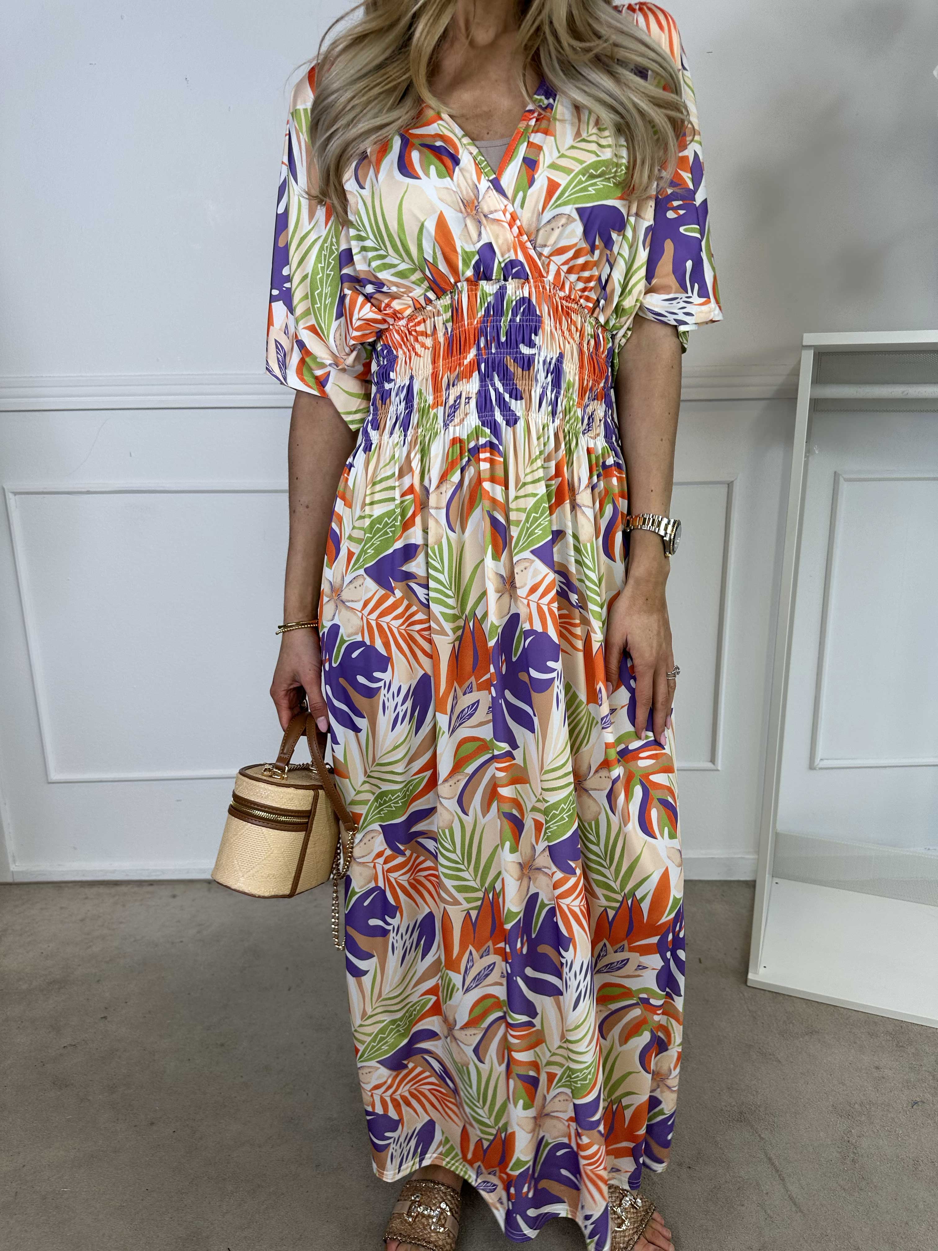 Pams Leaves - Lång elastisk klänning med bladmotiv och smockad midja